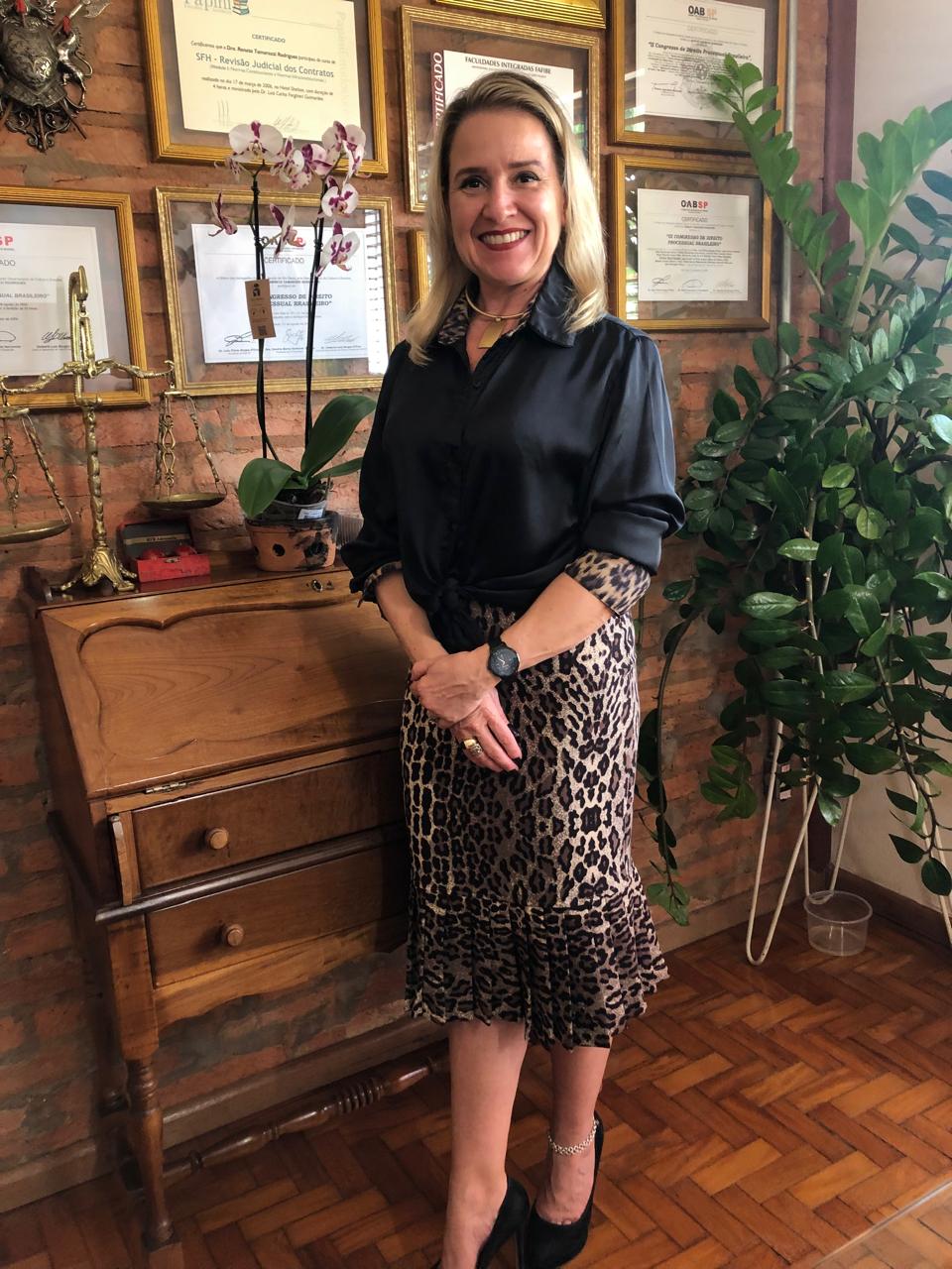 Interior do escritório com certificados e diplomas